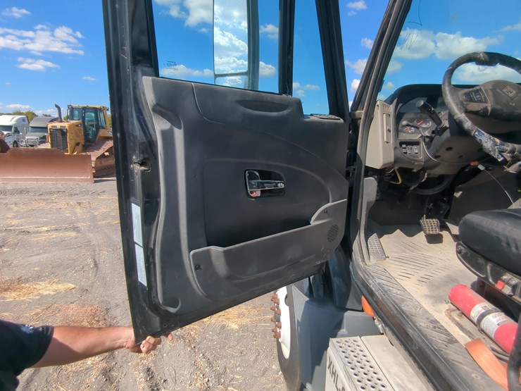 2014-international-prostar-image-11