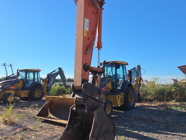 2020-hitachi-zx225usr-lc-6-image-9