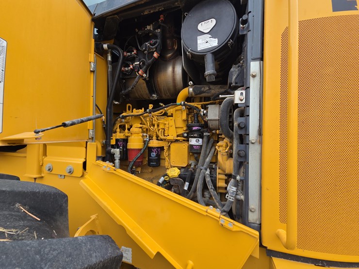 2021-deere-624p-image-12