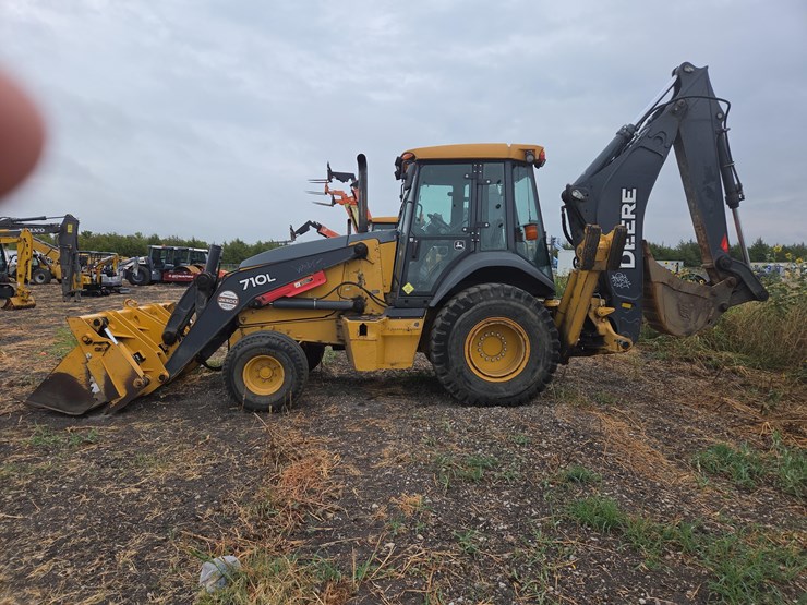 2021-deere-710l-image-3