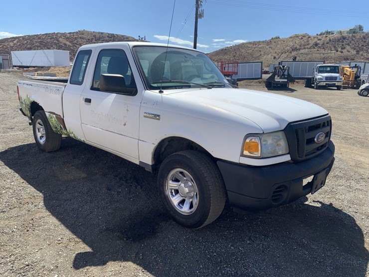 2011-ford-ranger-xlt-image-2
