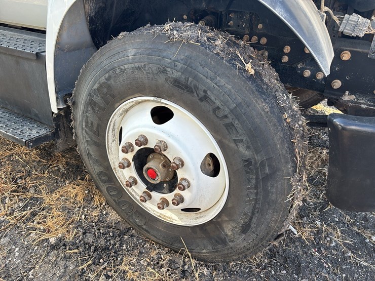 2024-ford-f750-image-10