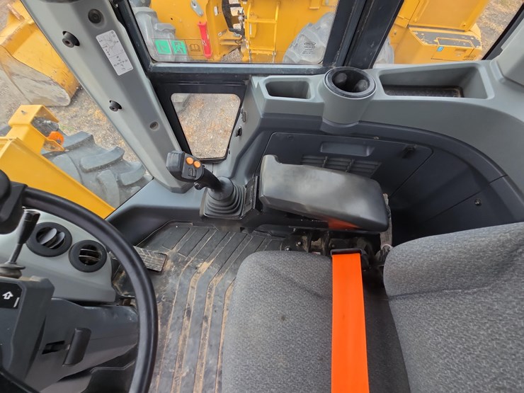 2021-deere-624p-image-14