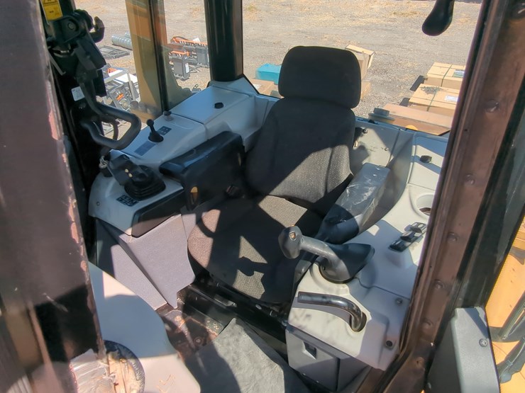 2015-caterpillar-d6n-lgp-image-15