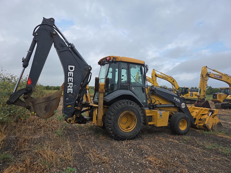 2021-deere-710l-image-4