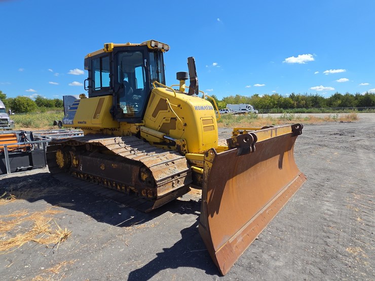 2017-komatsu-d61p-image-3
