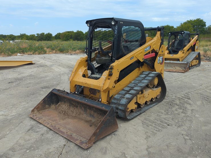 2021-caterpillar-259d3-image-2