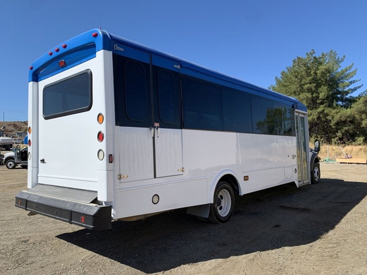 2019-ford-f550-xl-image-3