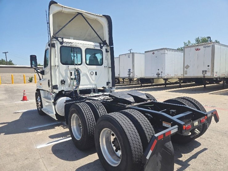 2019-freightliner-cascadia-125-evolution-image-2