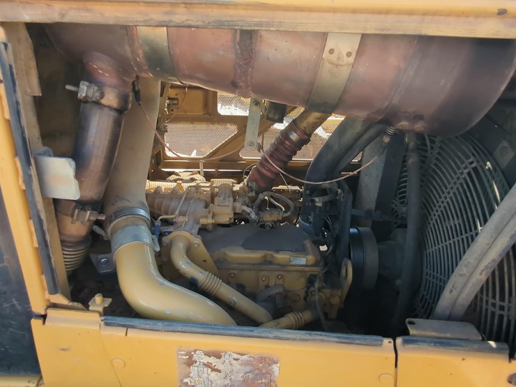 2015-caterpillar-d6n-lgp-image-13