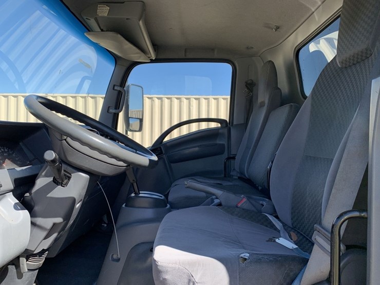 2014-isuzu-npr-image-7