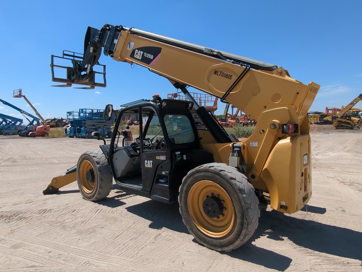 2019-caterpillar-tl1255-image-5