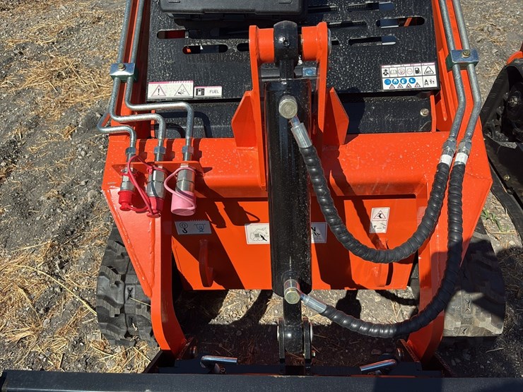 new-ats-t460-mini-track-loader-image-4