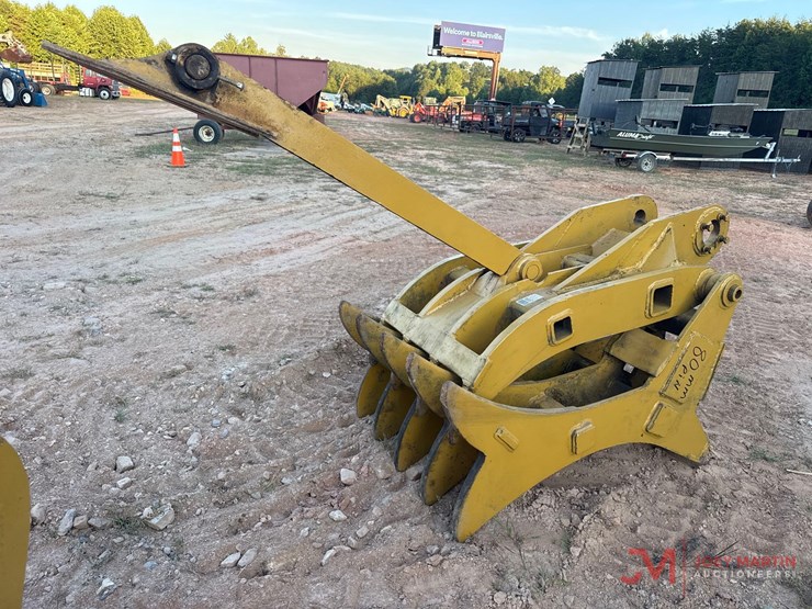 caterpillar-320-image-4
