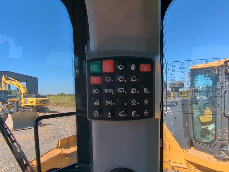 2025-deere-700l-lgp-image-21