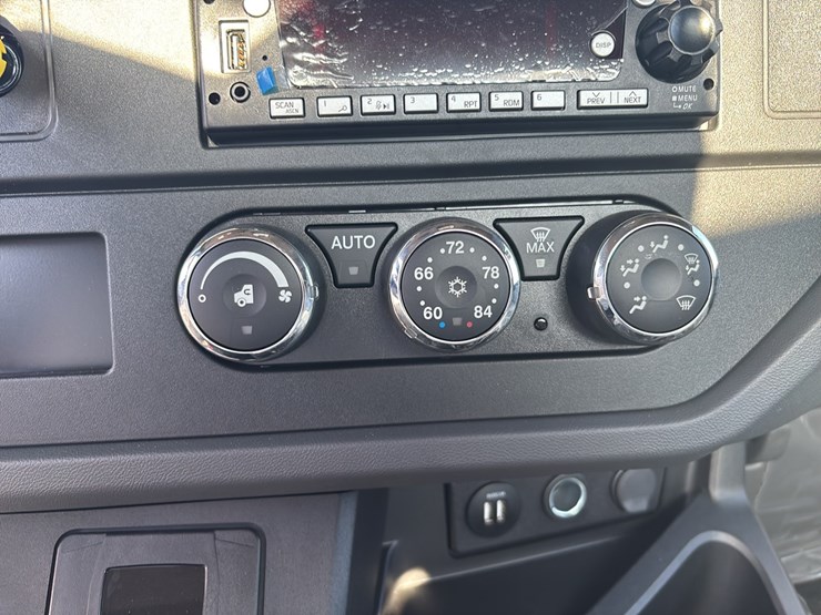 2026-peterbilt-536-image-40