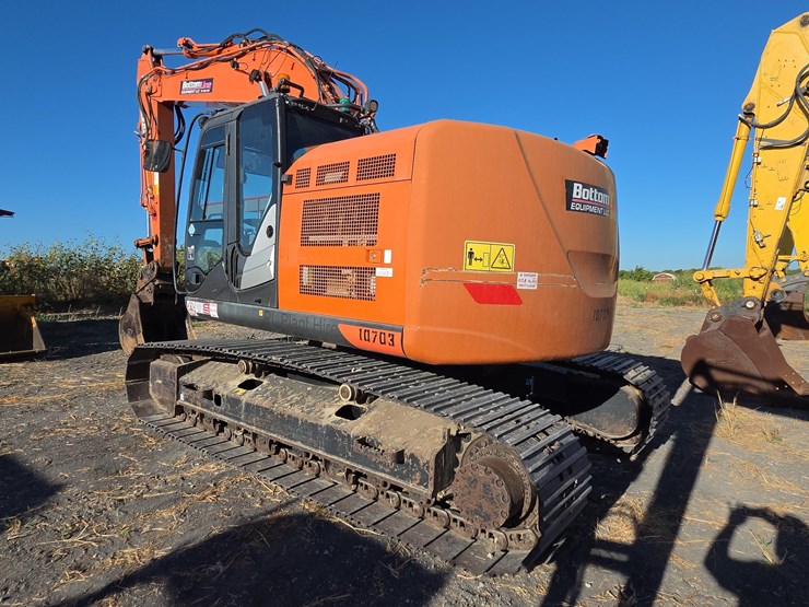 2020-hitachi-zx225usr-lc-6-image-7