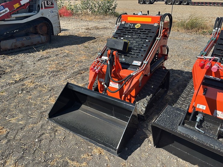 new-ats-t460-mini-track-loader-image-1