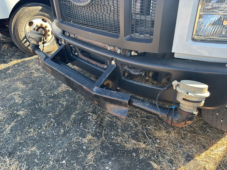 2024-ford-f750-image-15