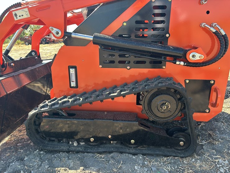 new-ats-t460-mini-track-loader-image-8