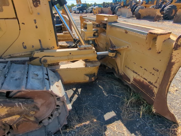 caterpillar-d6t-xl-image-9