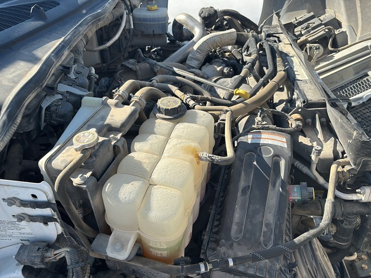 2024-ford-f750-image-9
