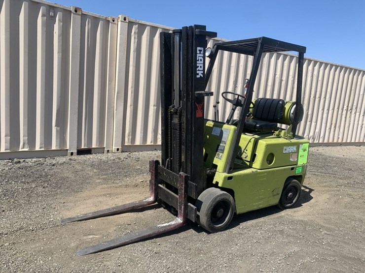 clark-c500-industrial-forklift,-image-1