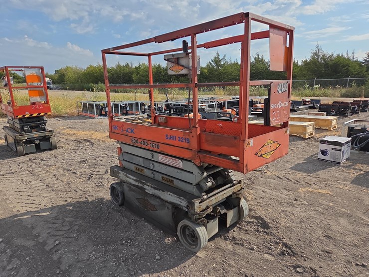 skyjack-sj3219-scissor-lift-image-3