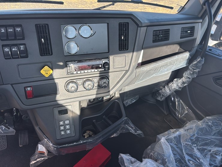 2026-kenworth-t280-image-35