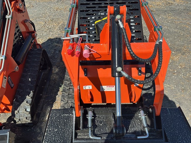 new-ats-t460-mini-track-loader-image-4