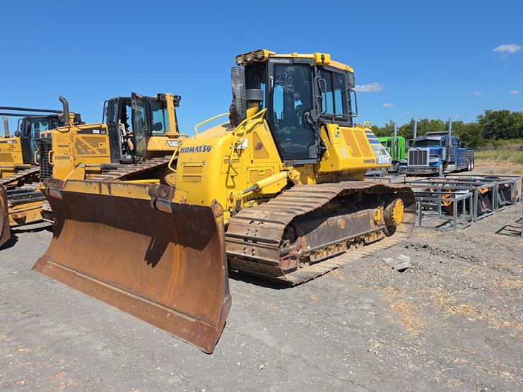 2017-komatsu-d61p-image-2