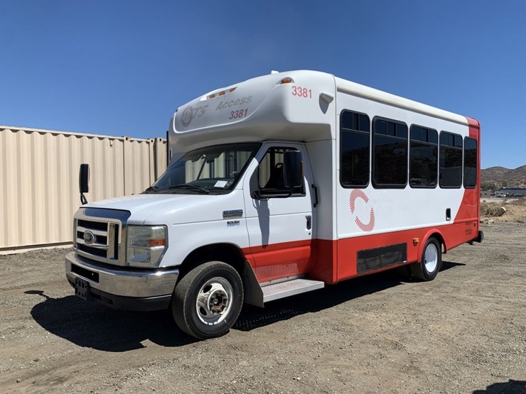 2016-ford-e450-image-1