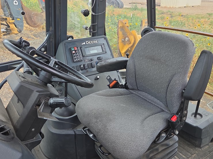 2021-deere-710l-image-16