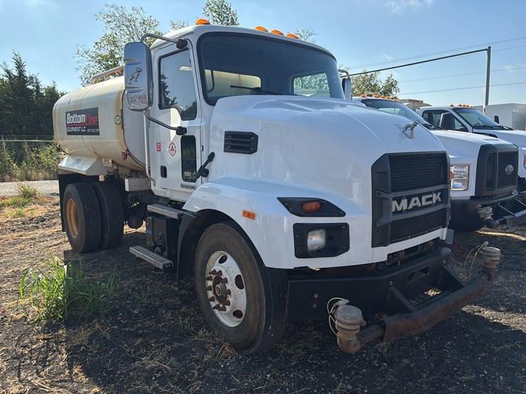 2023-mack-md642r-water-truck-sn:1m2mdaaaxps071901-image-2
