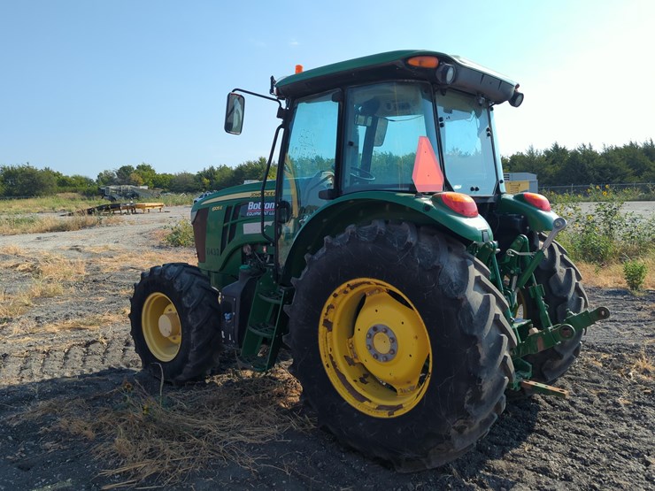 2020-john-deere-6105e-image-4
