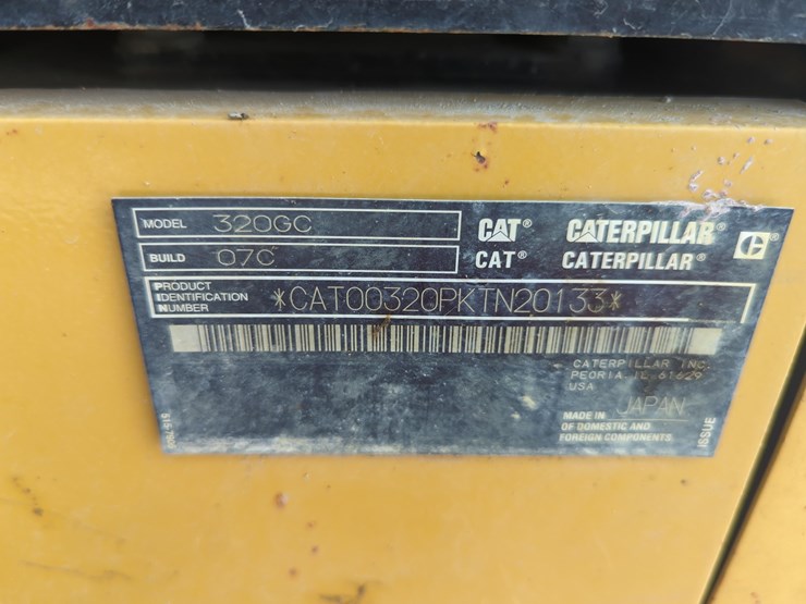 2020-caterpillar-320-image-11