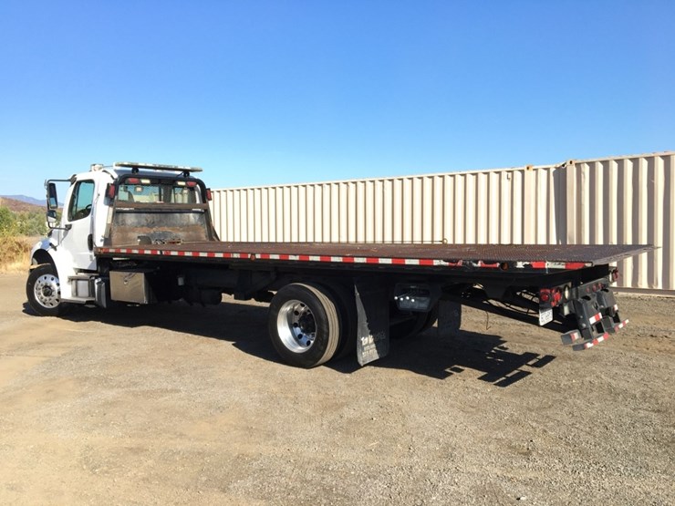 2019-freightliner-m2-106-image-4