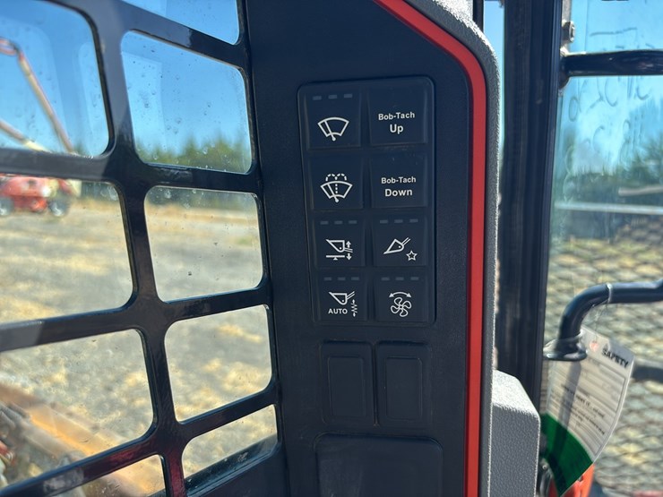 2021-bobcat-t76-image-21