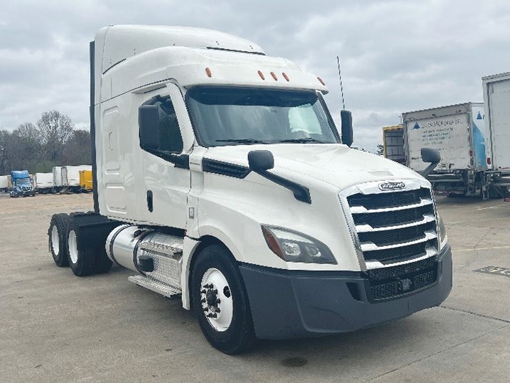 2020-freightliner-cascadia-126-image-1