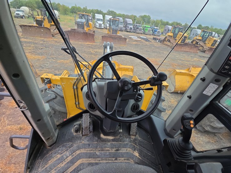 2021-deere-624p-image-15