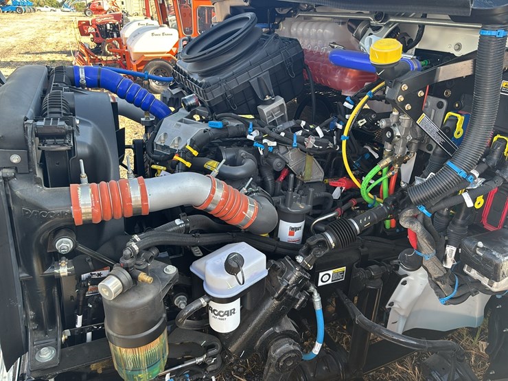2026-peterbilt-536-image-32