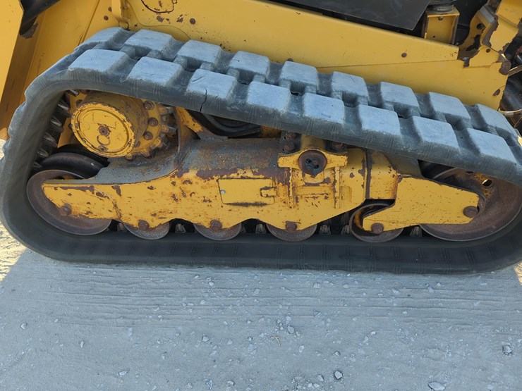 2021-caterpillar-259d3-image-7