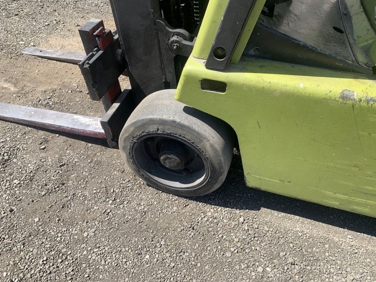 clark-c500-industrial-forklift,-image-9