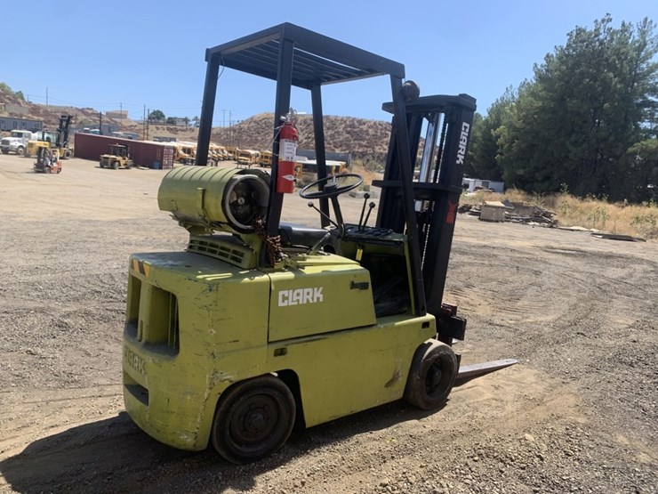 clark-c500-industrial-forklift,-image-3