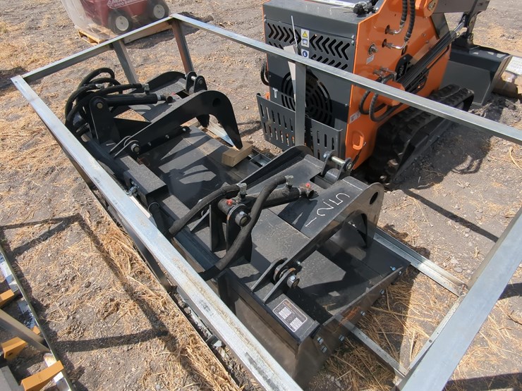 new-landhonor-sgb-11-72w-grapple-bucket-skid-steer-attachment-image-2