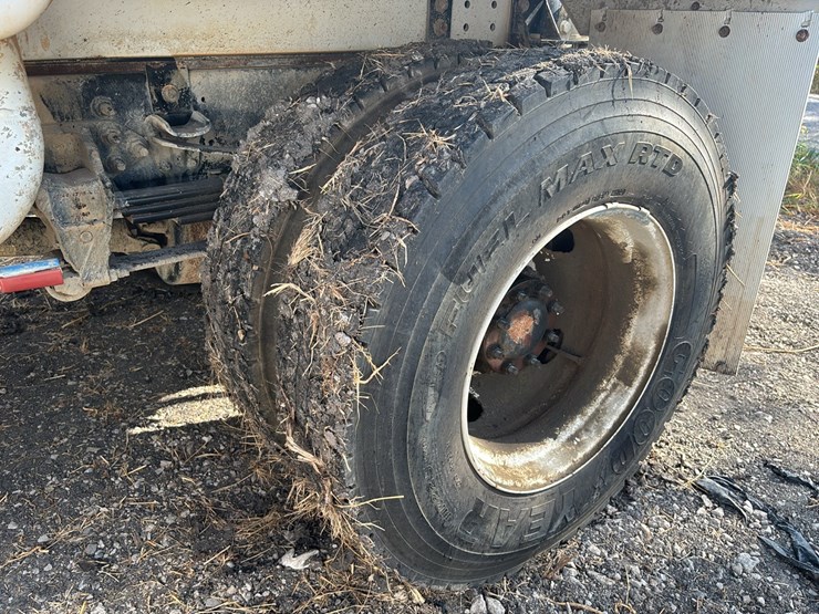 2024-ford-f750-image-7