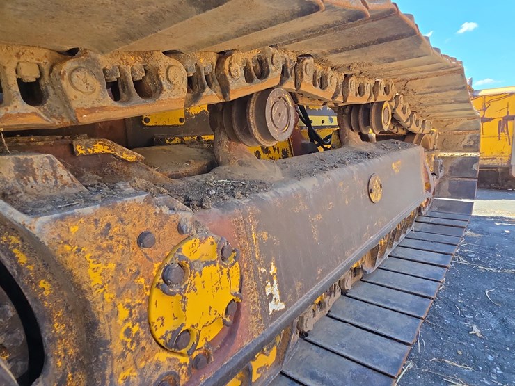 2017-komatsu-d61p-image-11