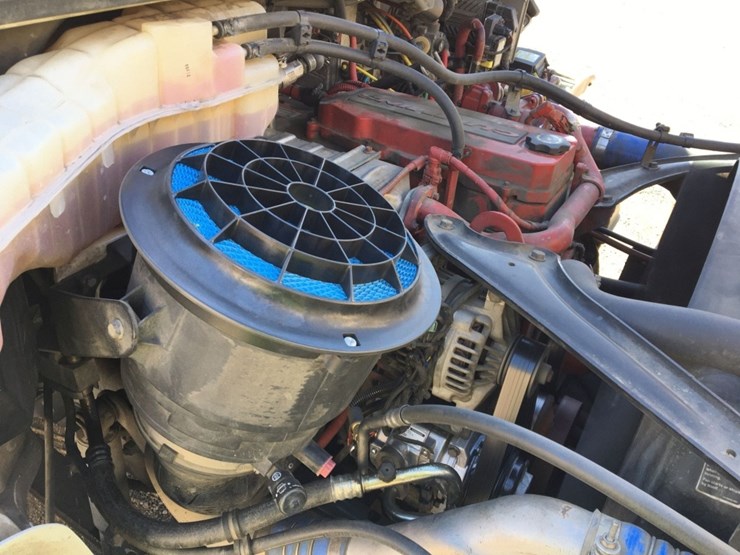 2019-freightliner-m2-106-image-6