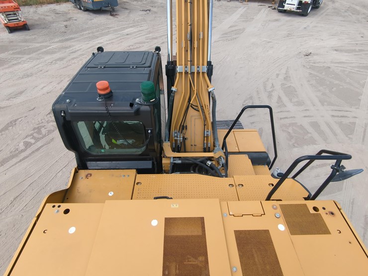 2020-caterpillar-320-image-21