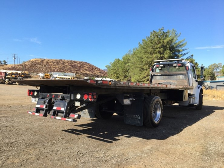 2019-freightliner-m2-106-image-3